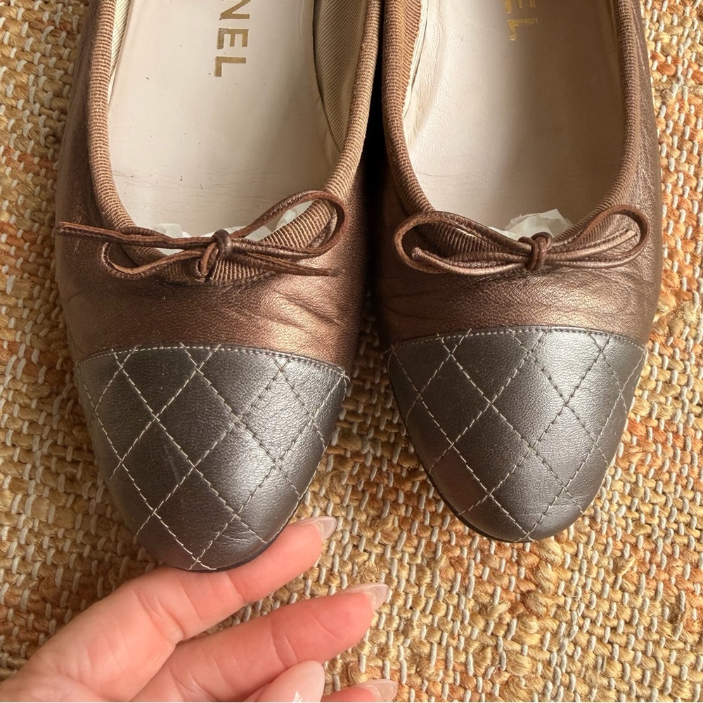 Vintage Chanel ballet flats bronze metallic quilted cap toe bow trim 38.5 - Picture 5 of 13